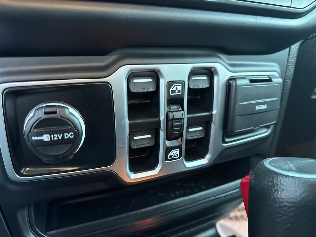 Certified 2023 Jeep Gladiator Sport AWD/4WD image 22