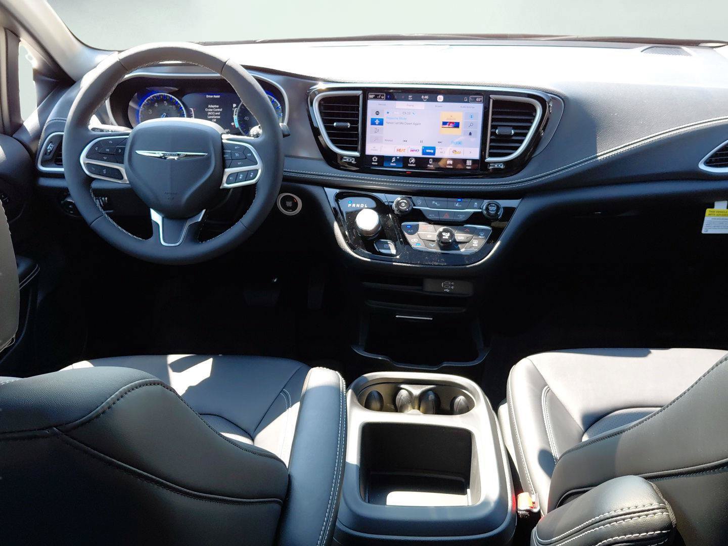 New 2026 Chrysler Pacifica Select AWD/4WD image 49
