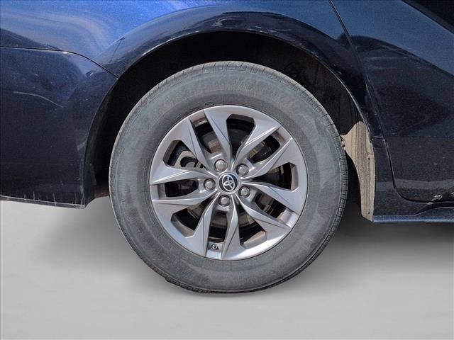 Used 2022 Toyota Sienna XLE image 6