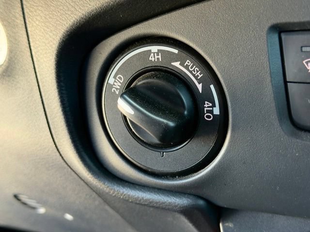 Used 2022 Nissan Frontier PRO-4X w/ Technology Package AWD/4WD image 25