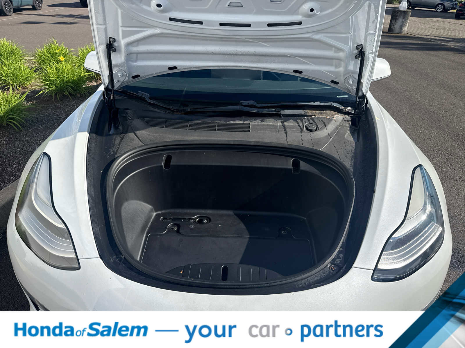 Used 2020 Tesla Model 3 Standard Range Plus RWD image 9