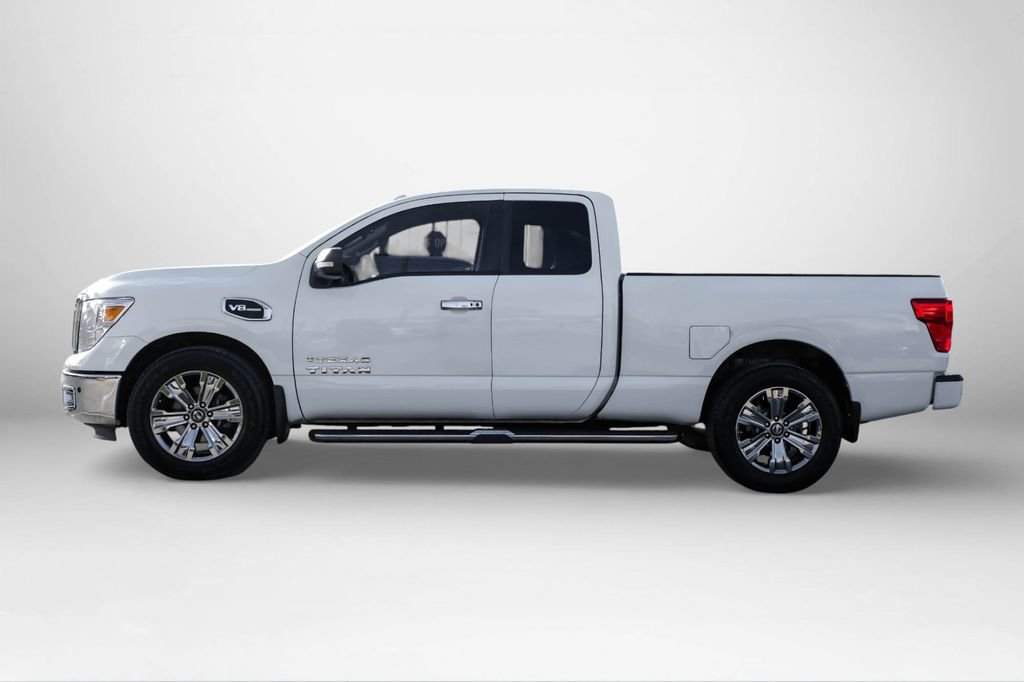 Used 2017 Nissan Titan SV image 9