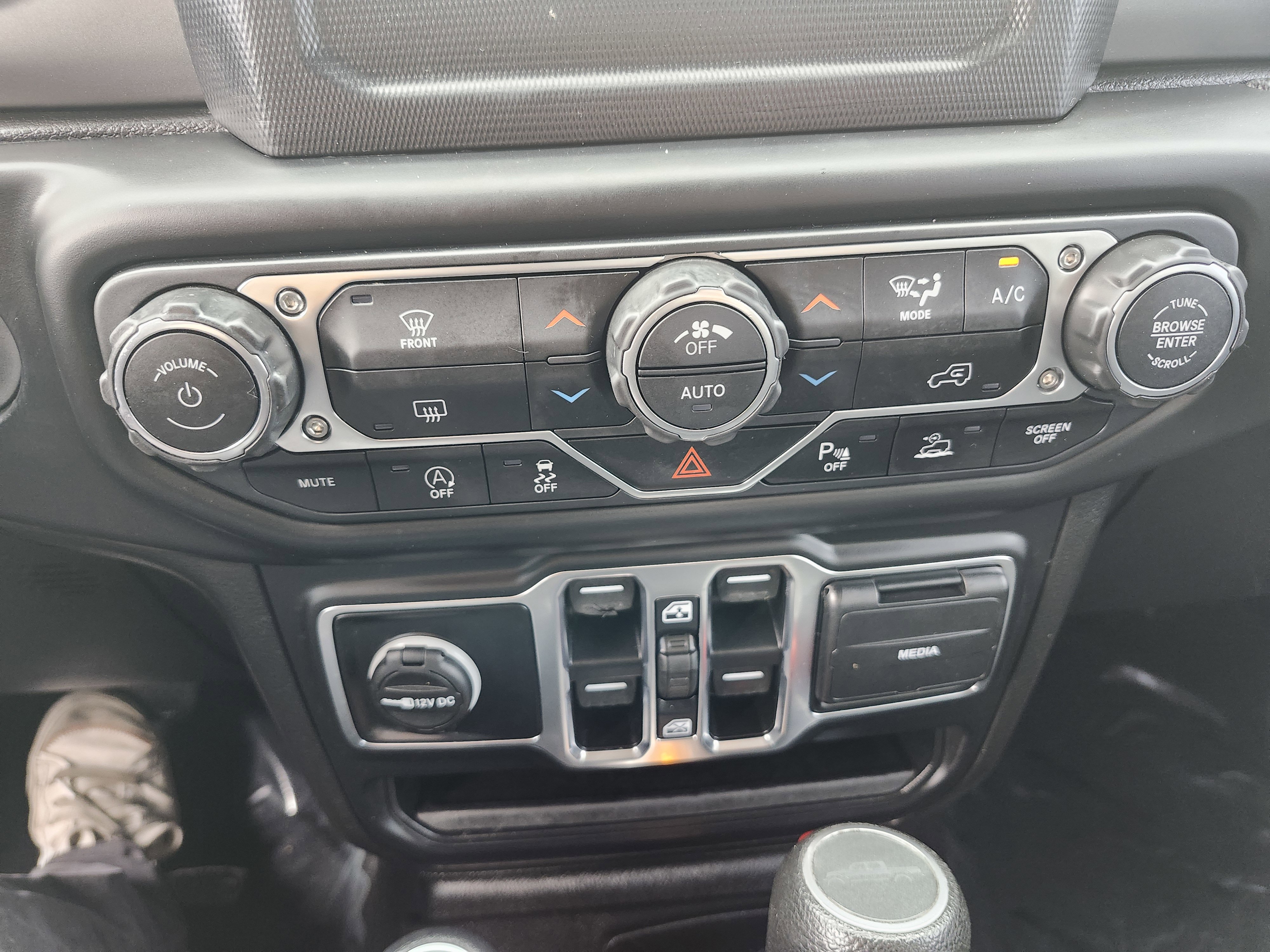 Used 2020 Jeep Gladiator Sport w/ Quick Order Package 24S AWD/4WD image 31
