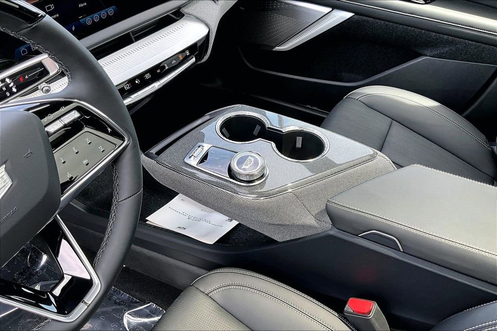 Used 2025 Cadillac Optiq Luxury 2 AWD/4WD image 17