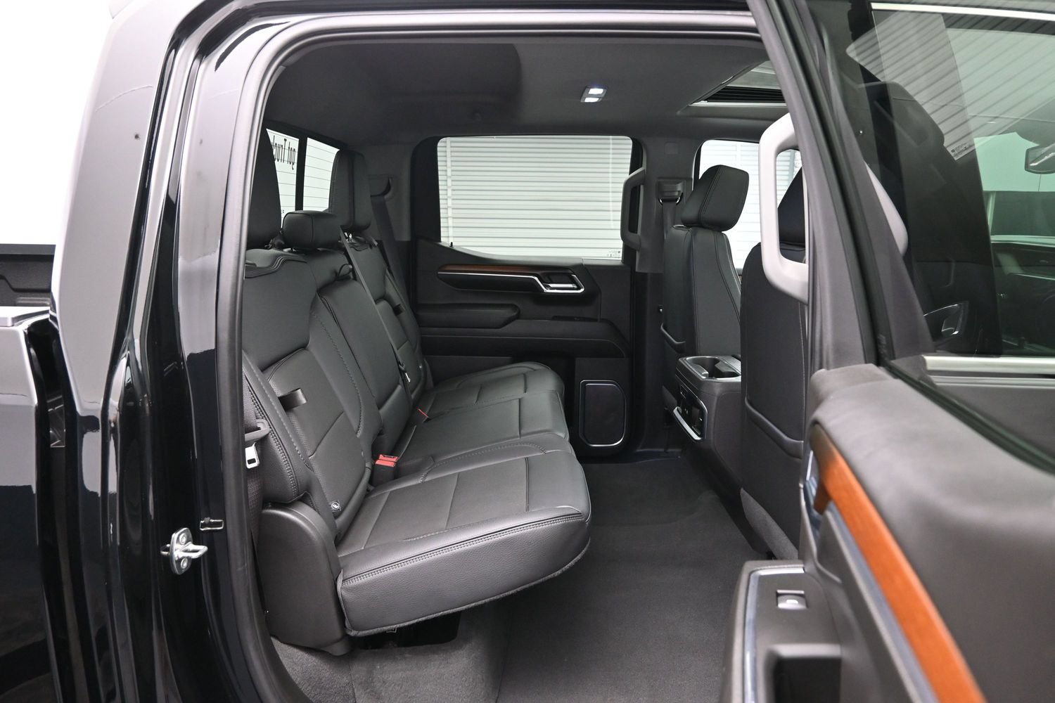 Used 2024 GMC Sierra 1500 Denali w/ Denali Reserve Package AWD/4WD image 12