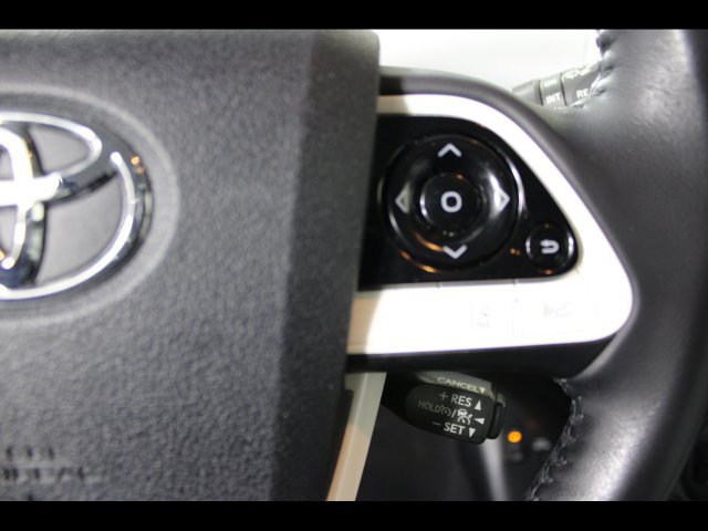 Used 2016 Toyota Prius Four Touring w/ Premium Convenience Package FWD image 23
