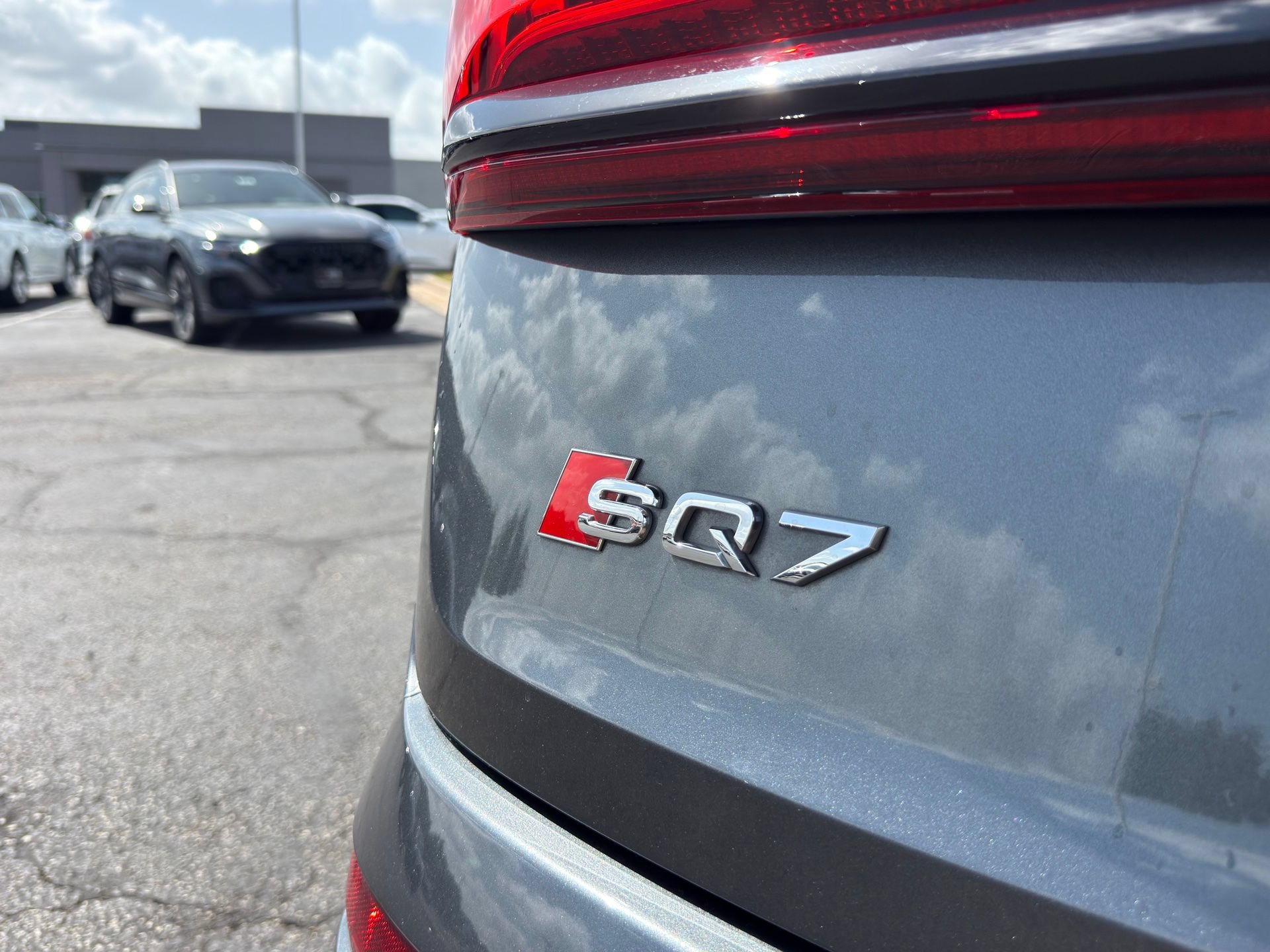 Used 2024 Audi SQ7 Premium Plus w/ Carbon Package AWD/4WD image 9