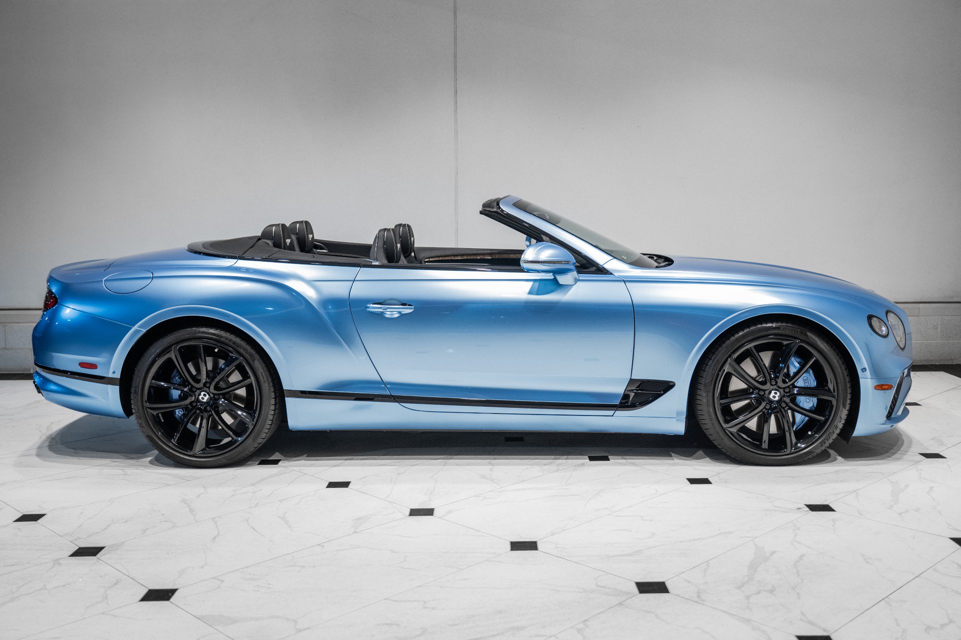 Certified 2022 Bentley Continental GT V8 AWD/4WD image 5