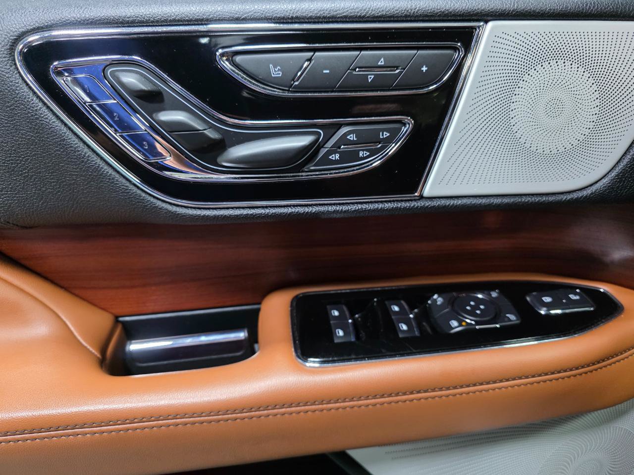 Used 2021 Lincoln Navigator Reserve AWD/4WD image 17