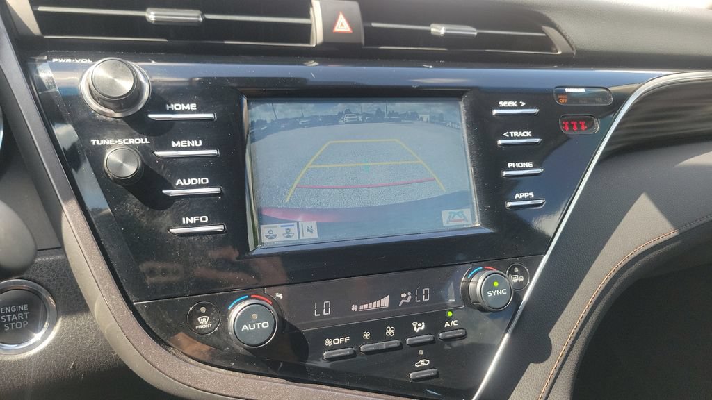 Used 2018 Toyota Camry XLE FWD image 18