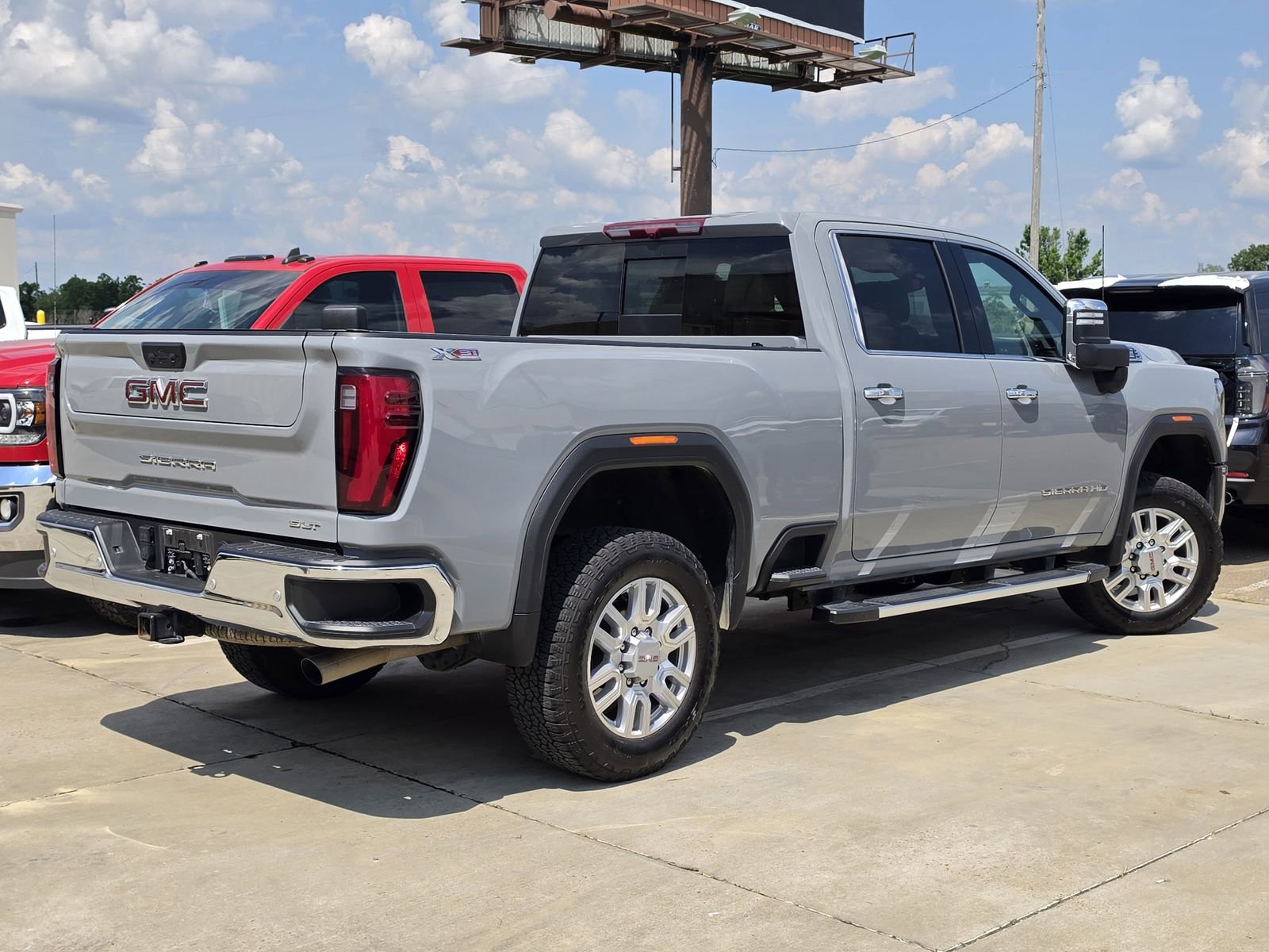 Used 2024 GMC Sierra 2500 SLT w/ SLT Premium Package AWD/4WD image 17