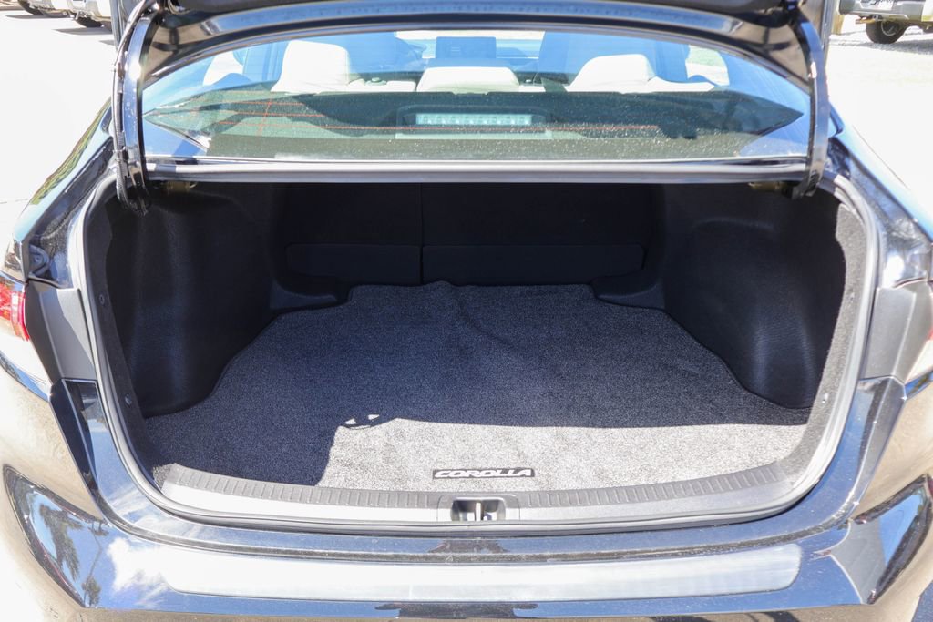 Used 2023 Toyota Corolla SE w/ Carpet Mat Package (TMS) FWD image 27