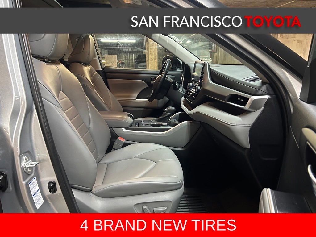 Used 2022 Toyota Highlander XLE AWD/4WD image 22