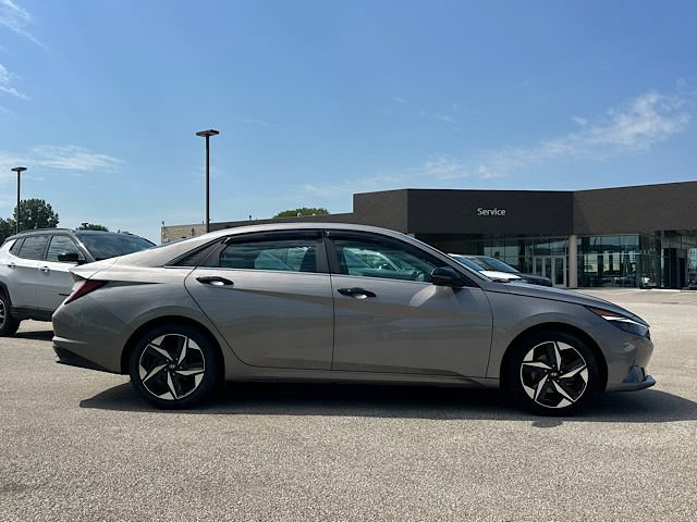 Used 2022 Hyundai Elantra Limited w/ Cargo Package FWD image 6