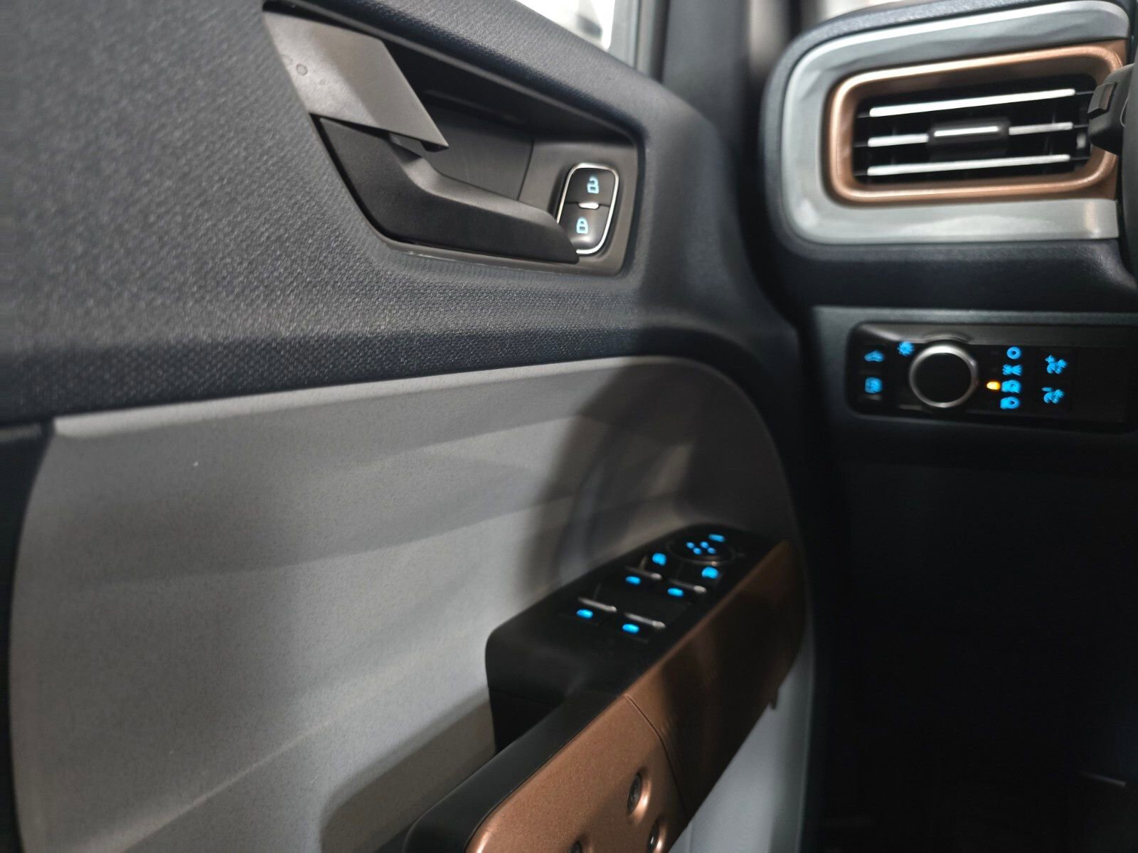 Used 2023 Ford Maverick Lariat w/ Lariat Luxury Package image 29