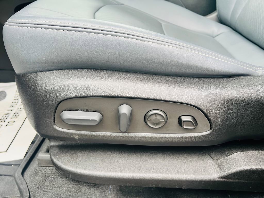 Used 2022 Buick Enclave Premium w/ Experience Buick Package image 19