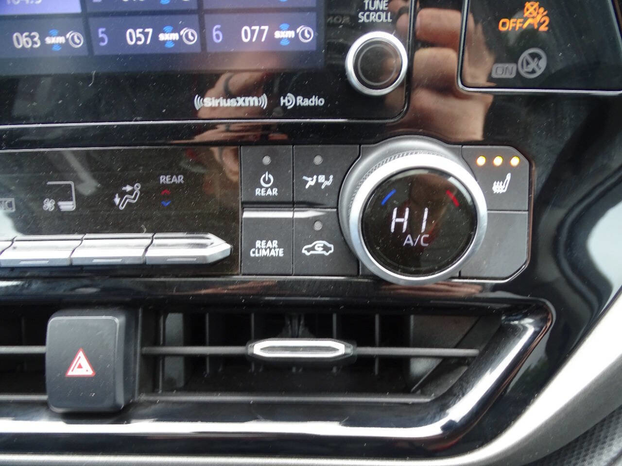 Used 2021 Toyota Highlander XLE image 27