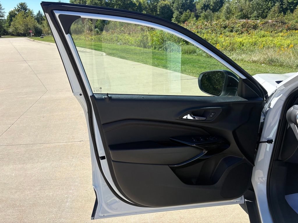 New 2026 Chevrolet Trax RS w/ Sunroof Package FWD image 13