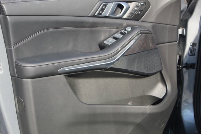 Used 2025 BMW X7 xDrive40i w/ M Sport Package image 23