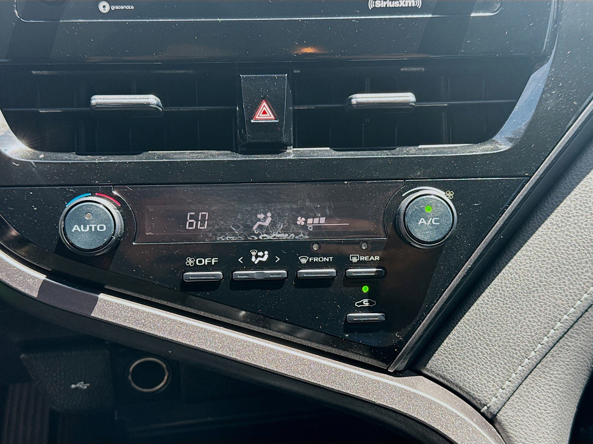 Used 2021 Toyota Camry SE FWD image 14