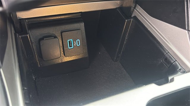 Used 2023 Ford Explorer XLT image 19