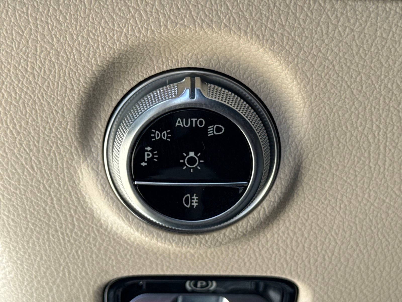 Used 2023 Mercedes-Benz C 300 Sedan image 36