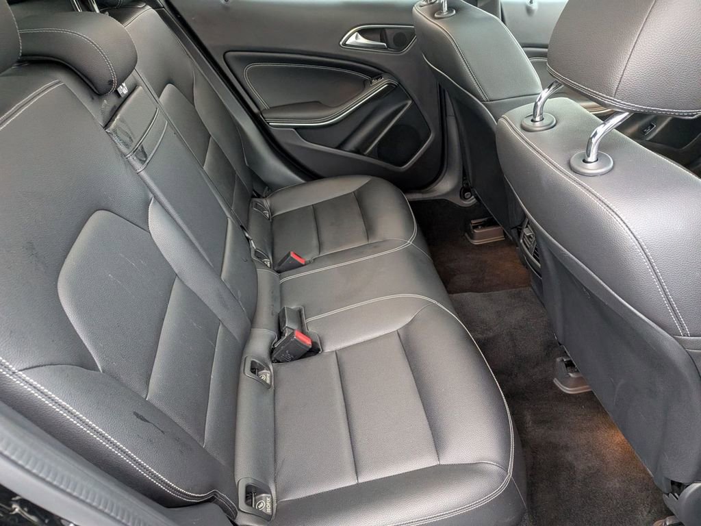 Used 2020 Mercedes-Benz GLA 250 4MATIC w/ Premium Package image 34