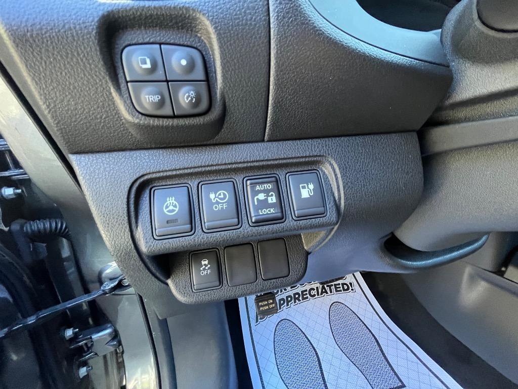 Used 2015 Nissan Leaf S w/ Charge Package FWD image 16