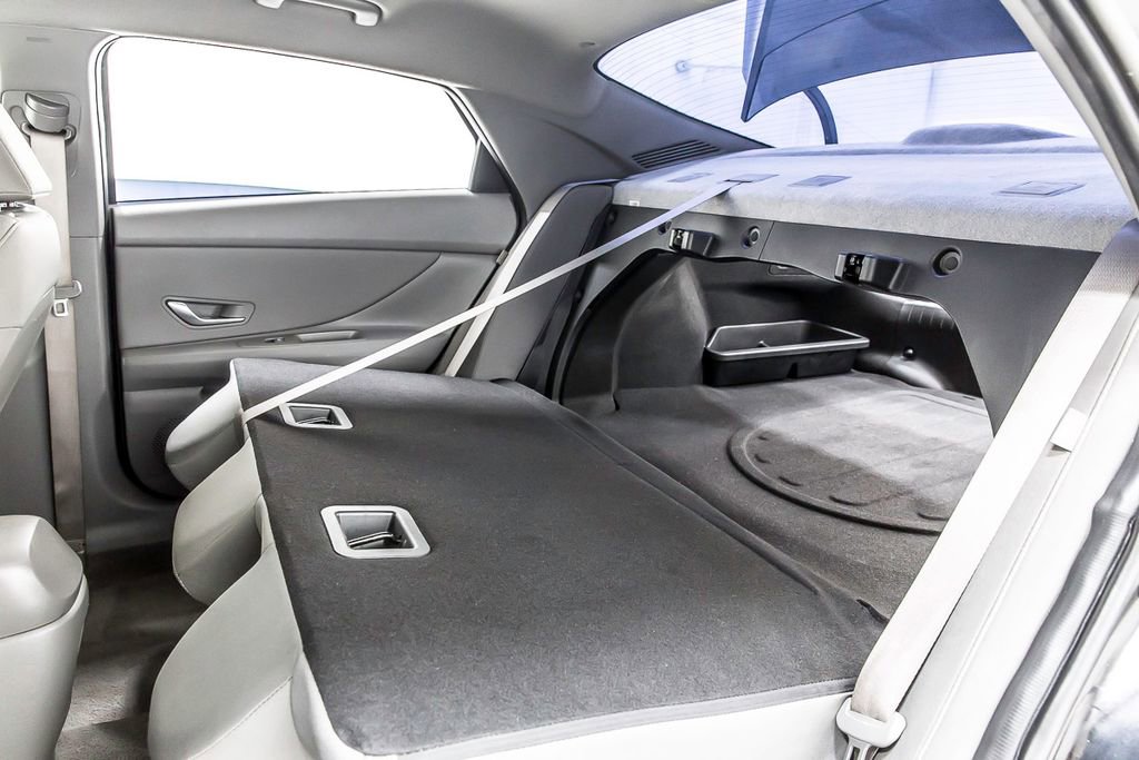 Used 2025 Hyundai Elantra SEL FWD image 32