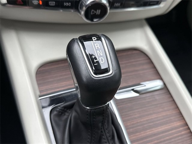 Used 2021 Volvo XC60 T5 Momentum w/ Climate Package image 21