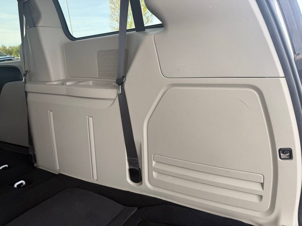 Used 2018 Dodge Grand Caravan SE w/ UConnect Hands-Free Group image 32