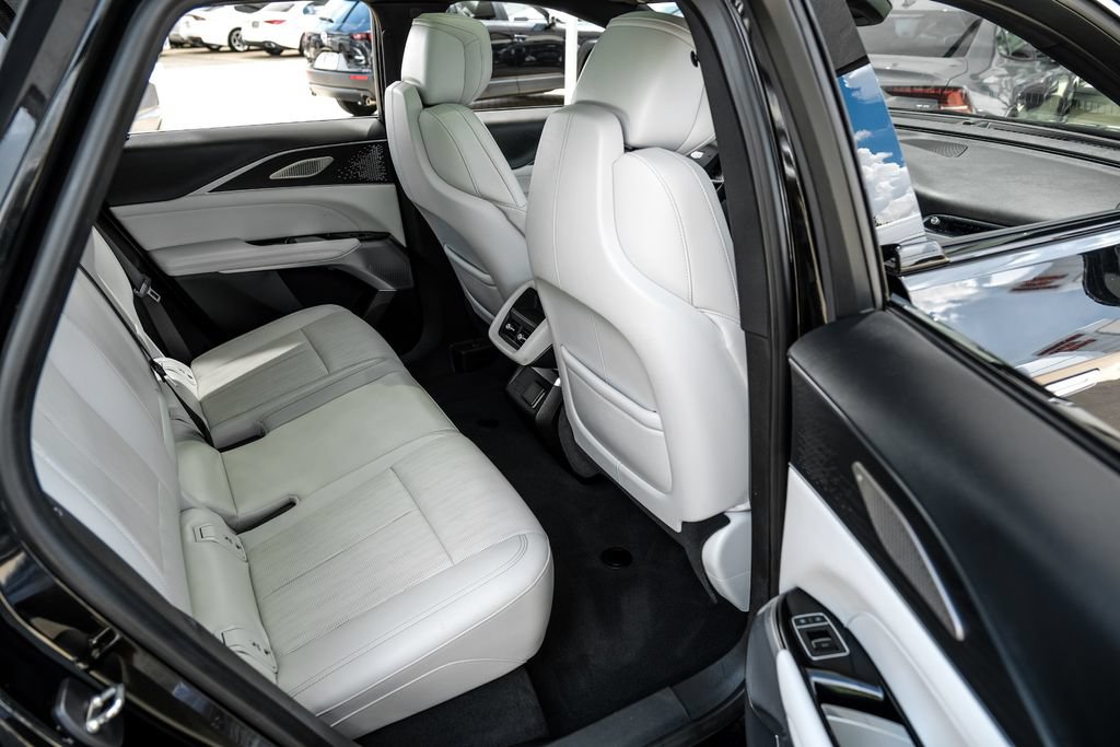 Used 2023 Cadillac Lyriq AWD image 37