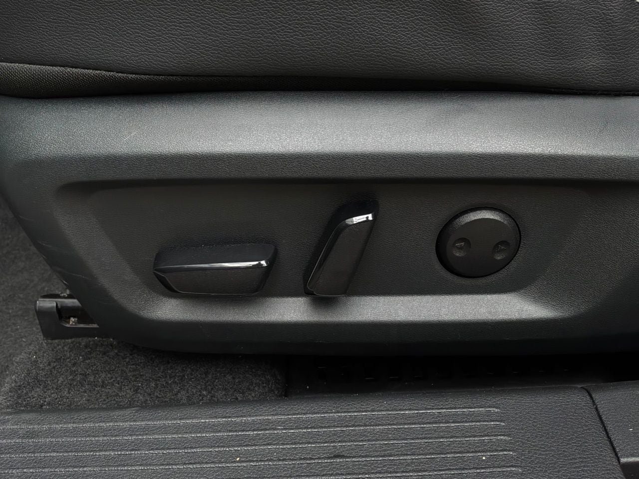 Used 2026 Nissan Rogue SL AWD/4WD image 11