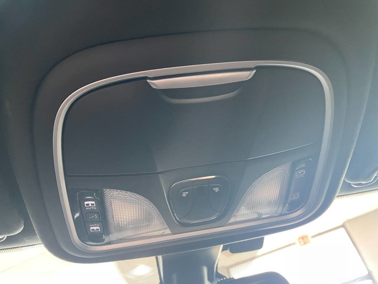 Used 2015 Chrysler 200 S w/ Navigation & Sound Group I image 39