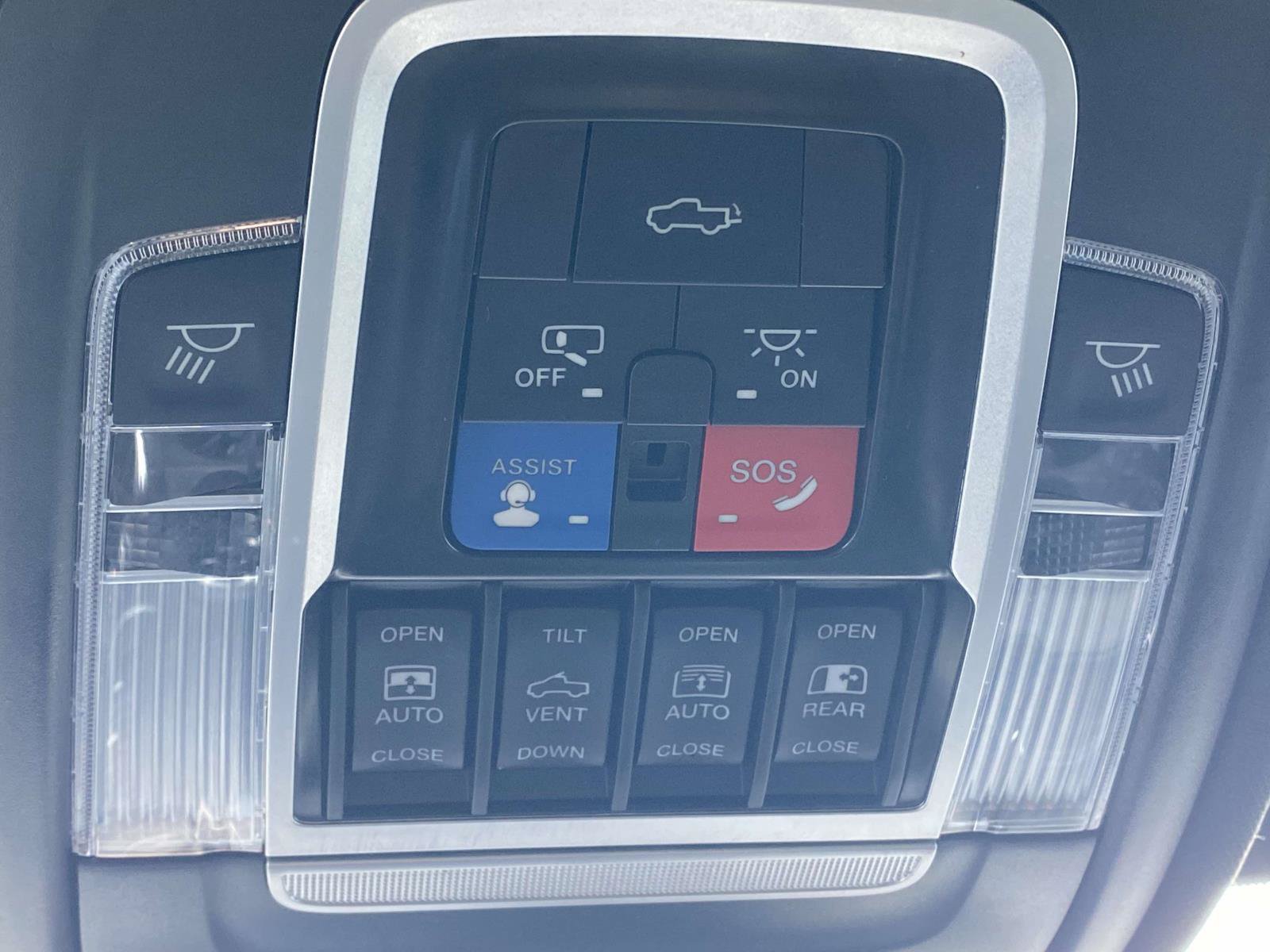 Used 2022 RAM 1500 Laramie AWD/4WD image 43