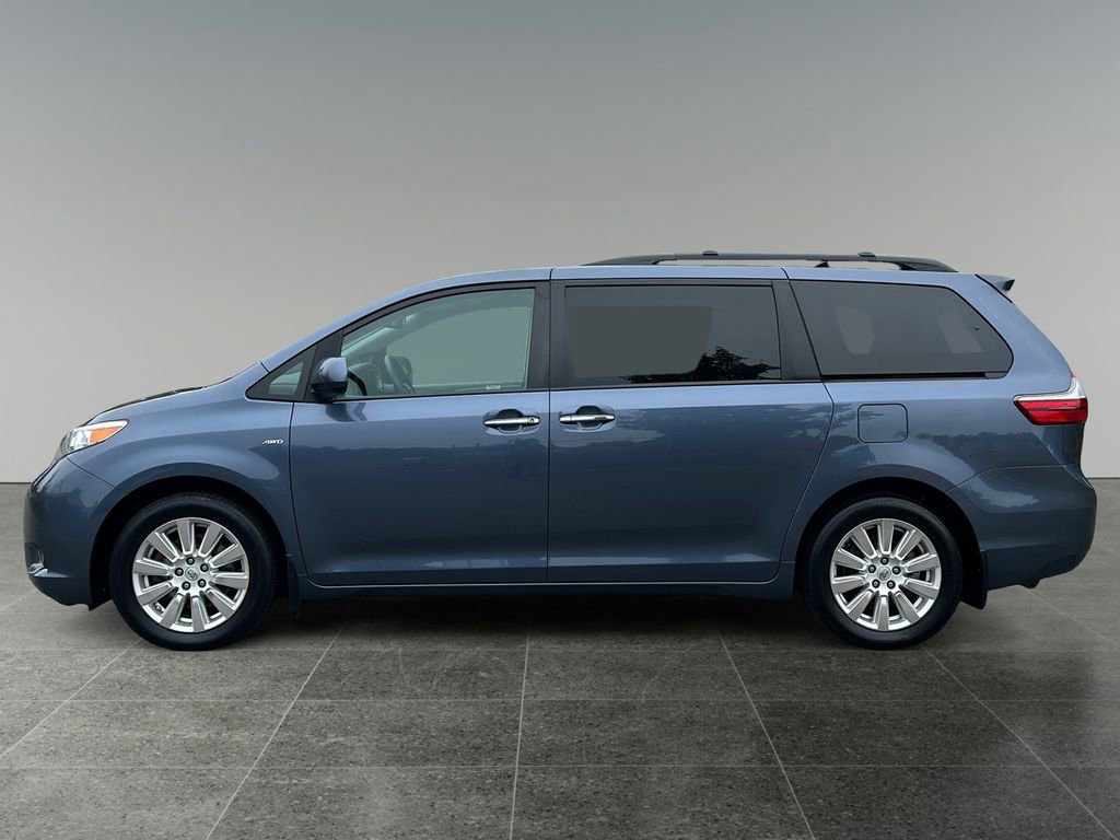 Used 2017 Toyota Sienna XLE Premium image 4