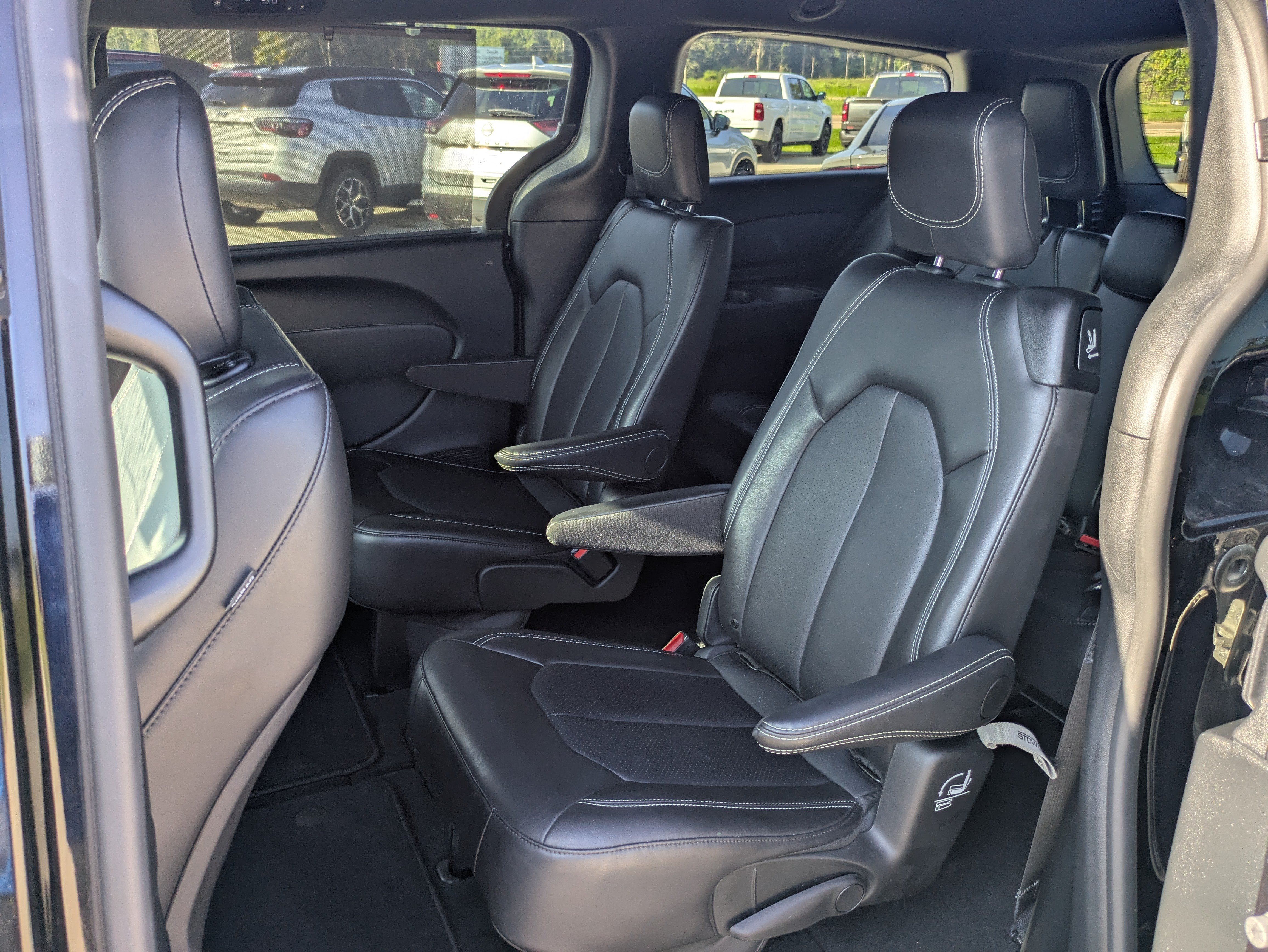 Used 2026 Chrysler Pacifica Select FWD image 7