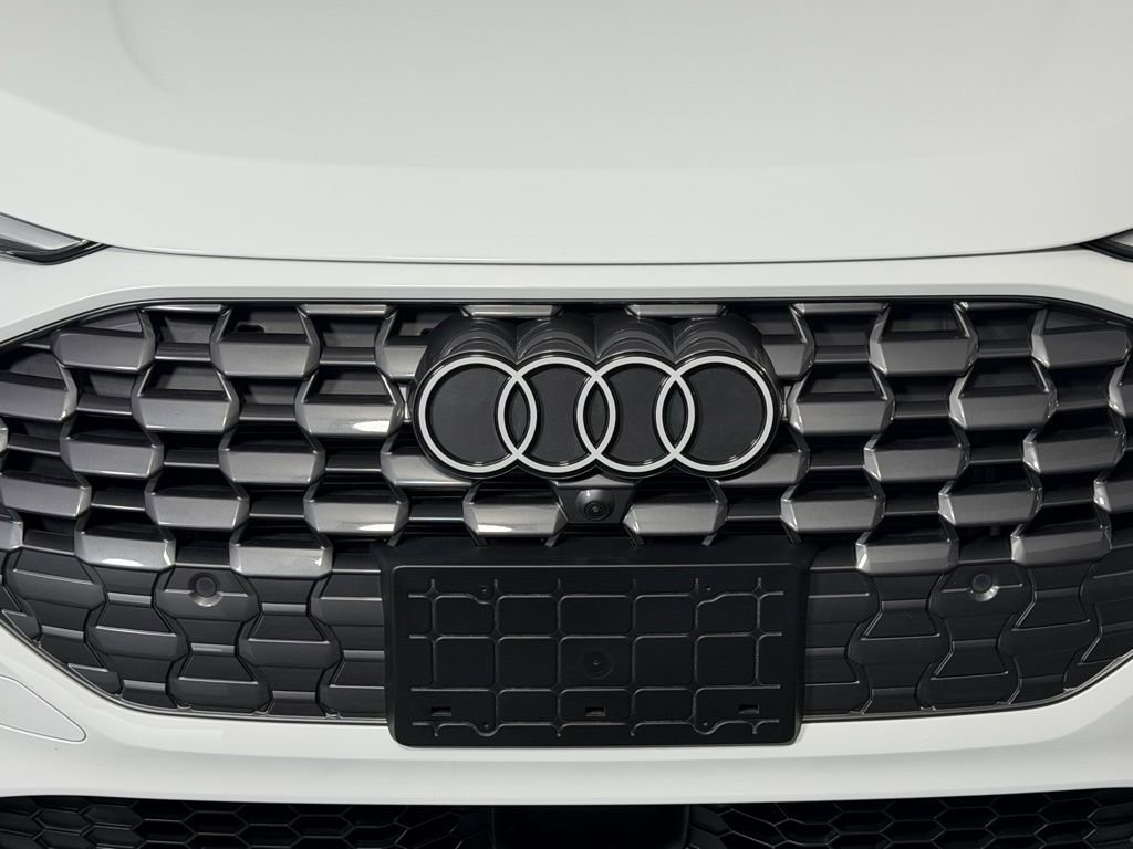 Used 2025 Audi Q5 Premium w/ Convenience Package image 13