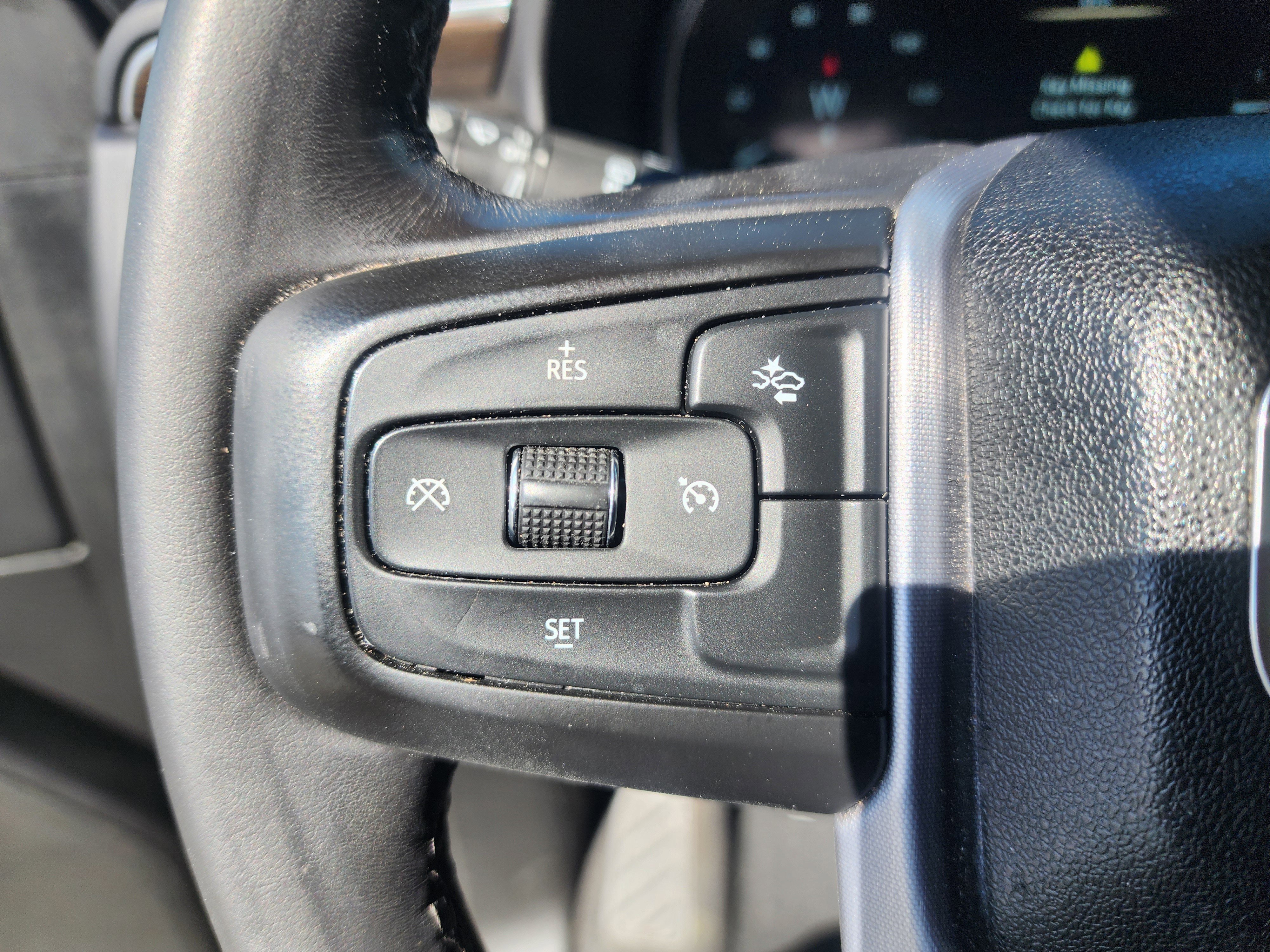 Used 2022 GMC Yukon XL SLE image 30