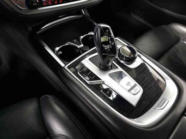 Used 2022 BMW 740i xDrive w/ M Sport Package image 39