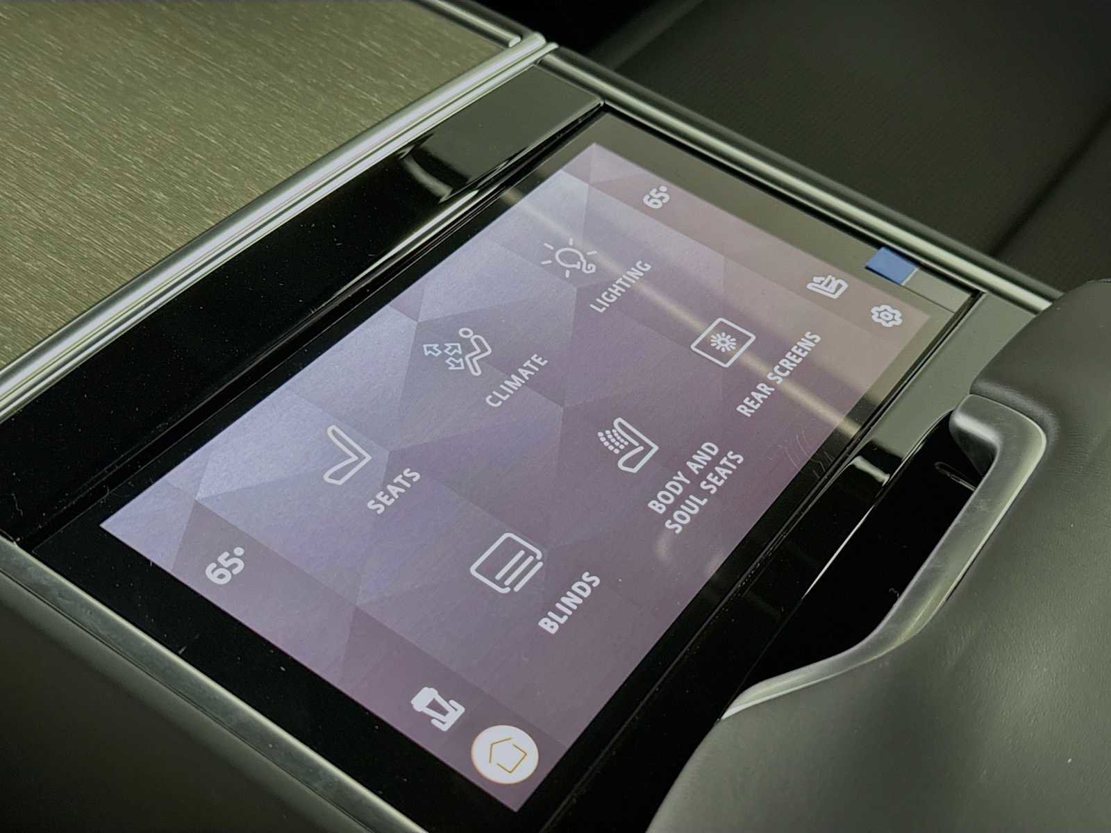 New 2026 Land Rover Range Rover SV image 40