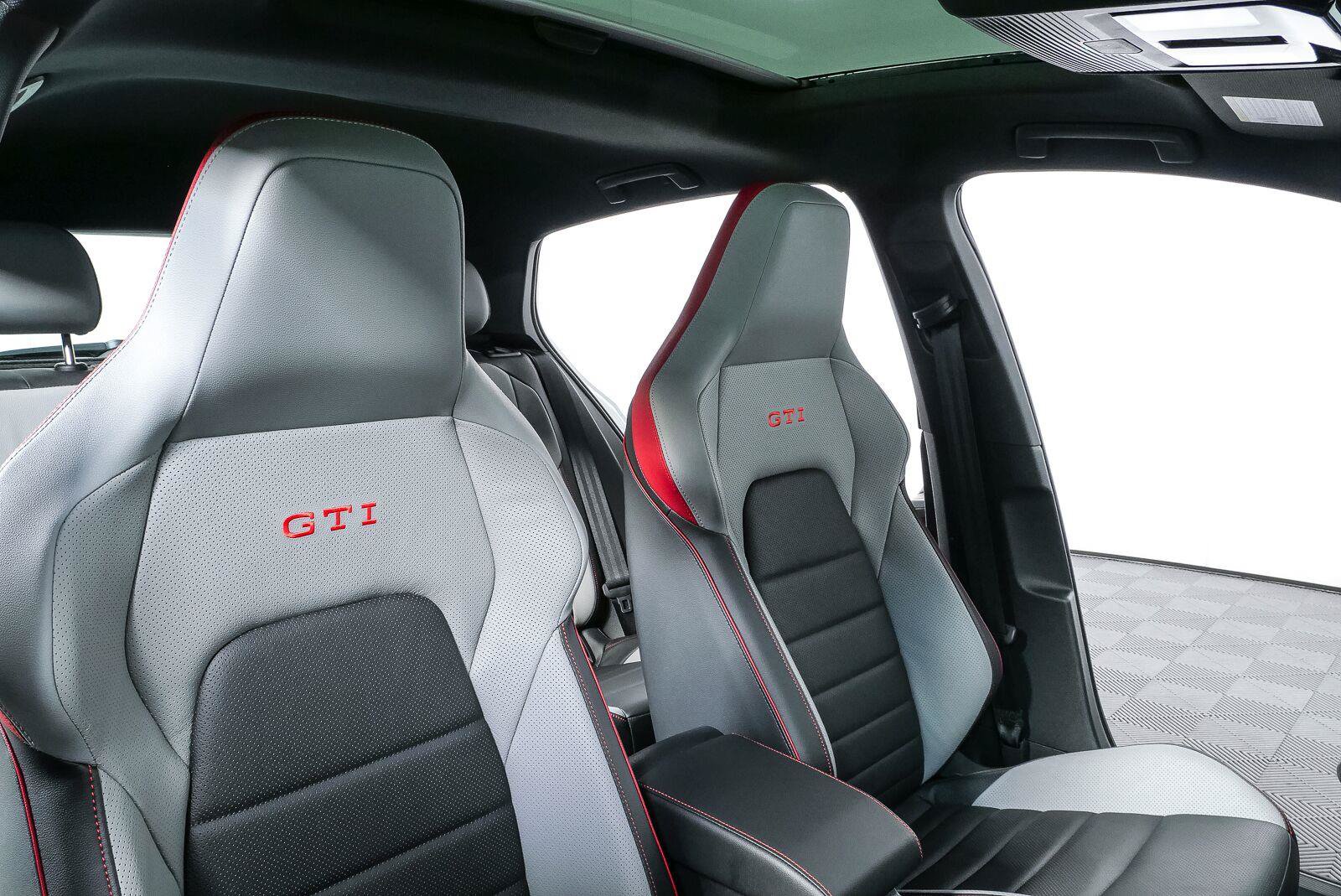 Certified 2025 Volkswagen GTI Autobahn FWD image 26