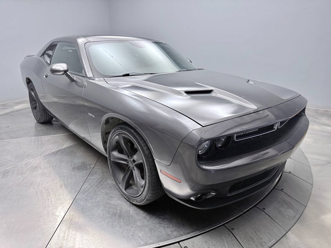Used 2018 Dodge Challenger R/T RWD image 3