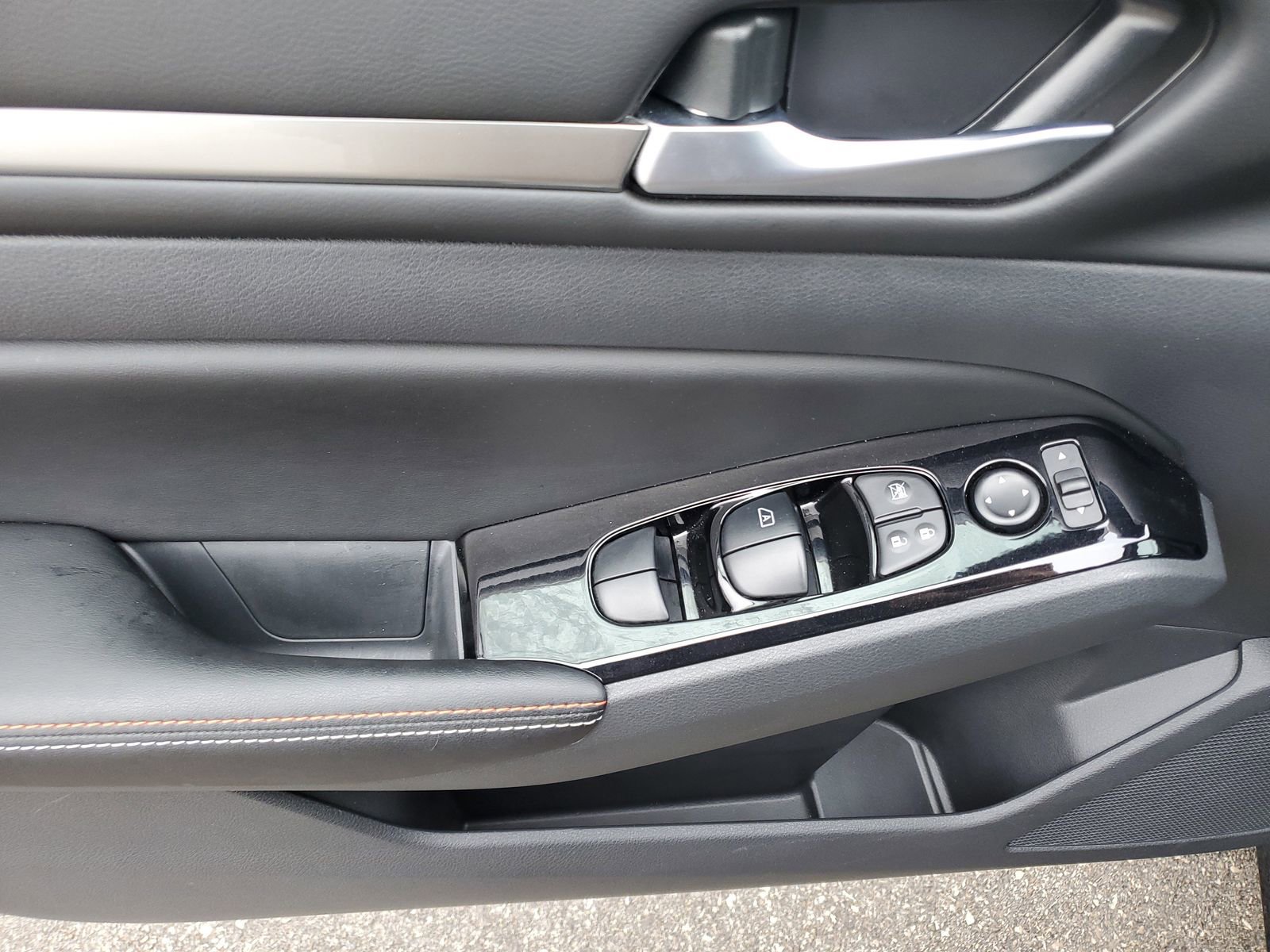 Used 2025 Nissan Altima 2.5 SR w/ SR Premium Package image 20