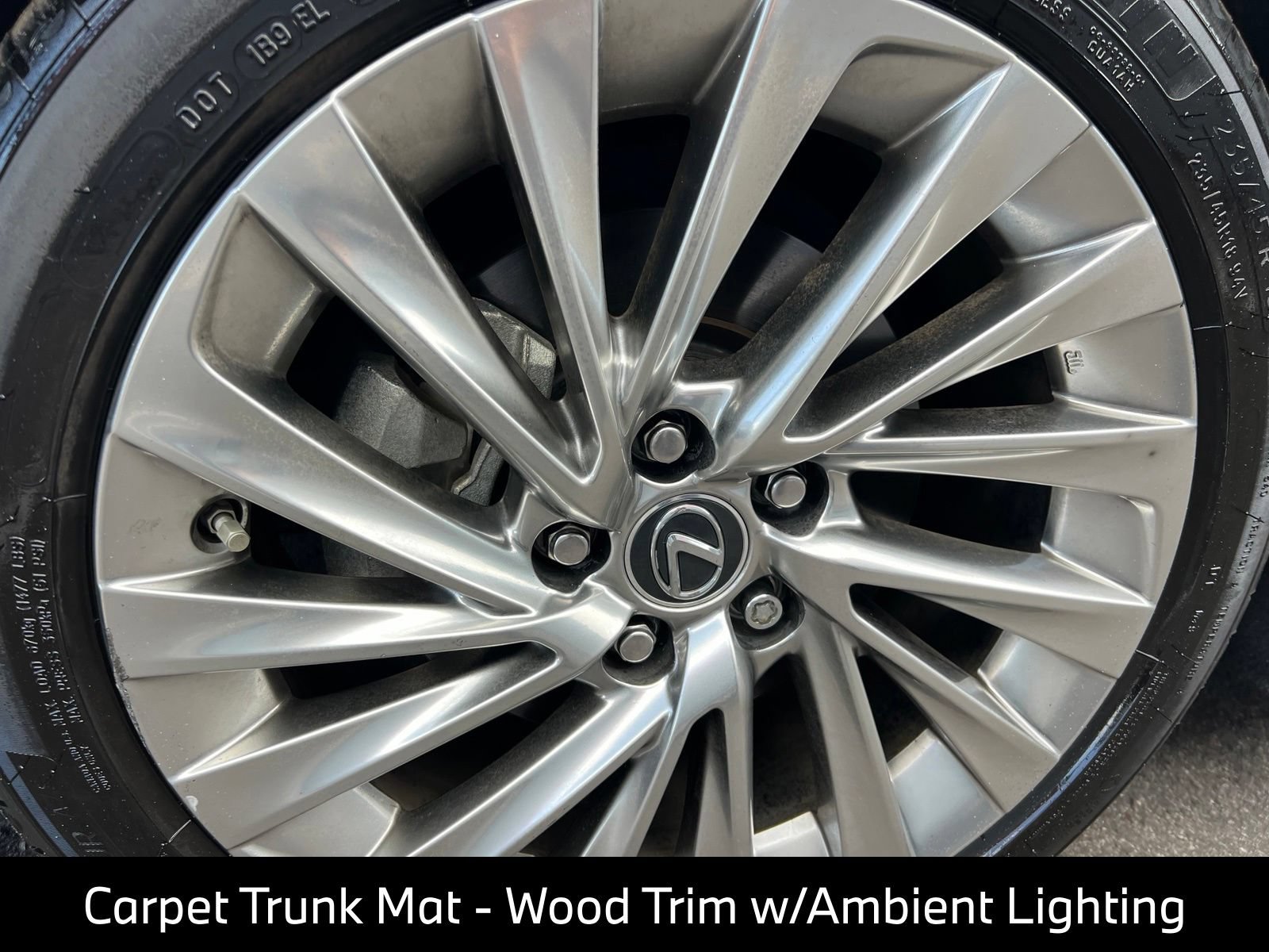 Used 2019 Lexus ES 300h Ultra Luxury w/ Accessory Package 2 FWD image 18