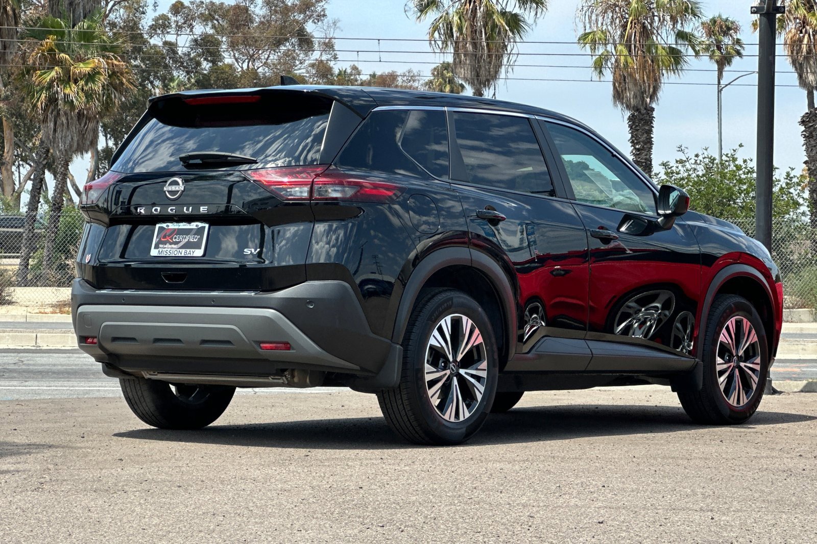 Used 2023 Nissan Rogue SV image 4