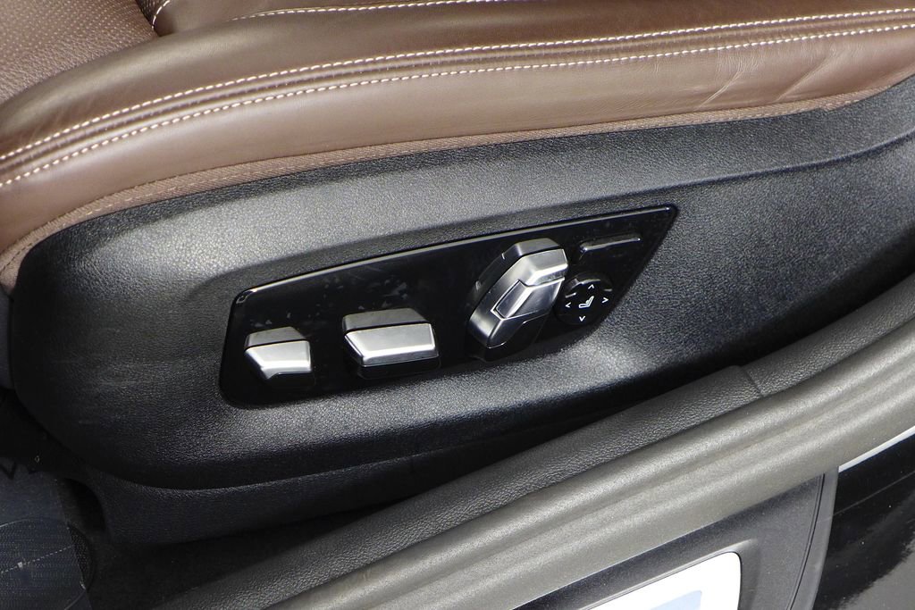 Certified 2023 BMW 530e w/ Premium Package image 22