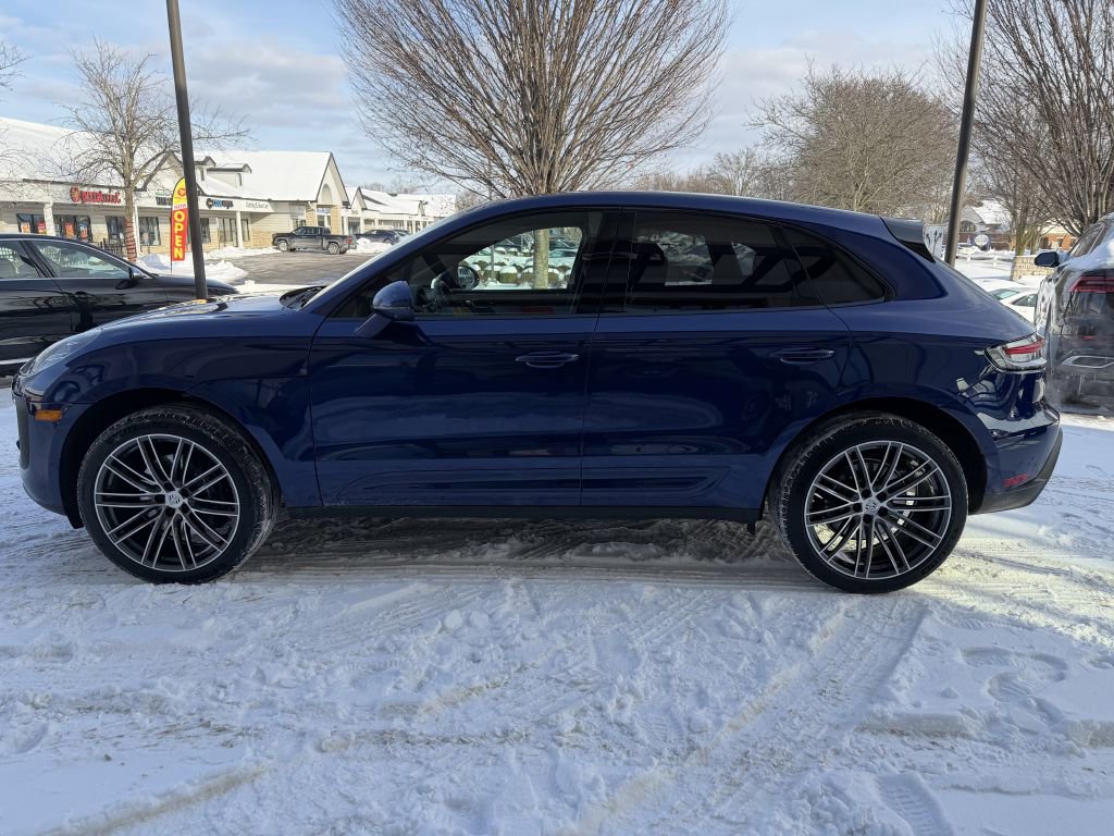 Used 2024 Porsche Macan BASE image 6