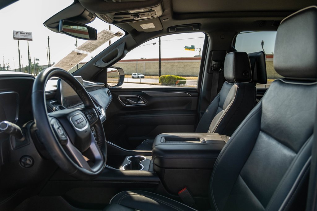 Used 2023 GMC Yukon XL SLT w/ SLT Premium Package image 14