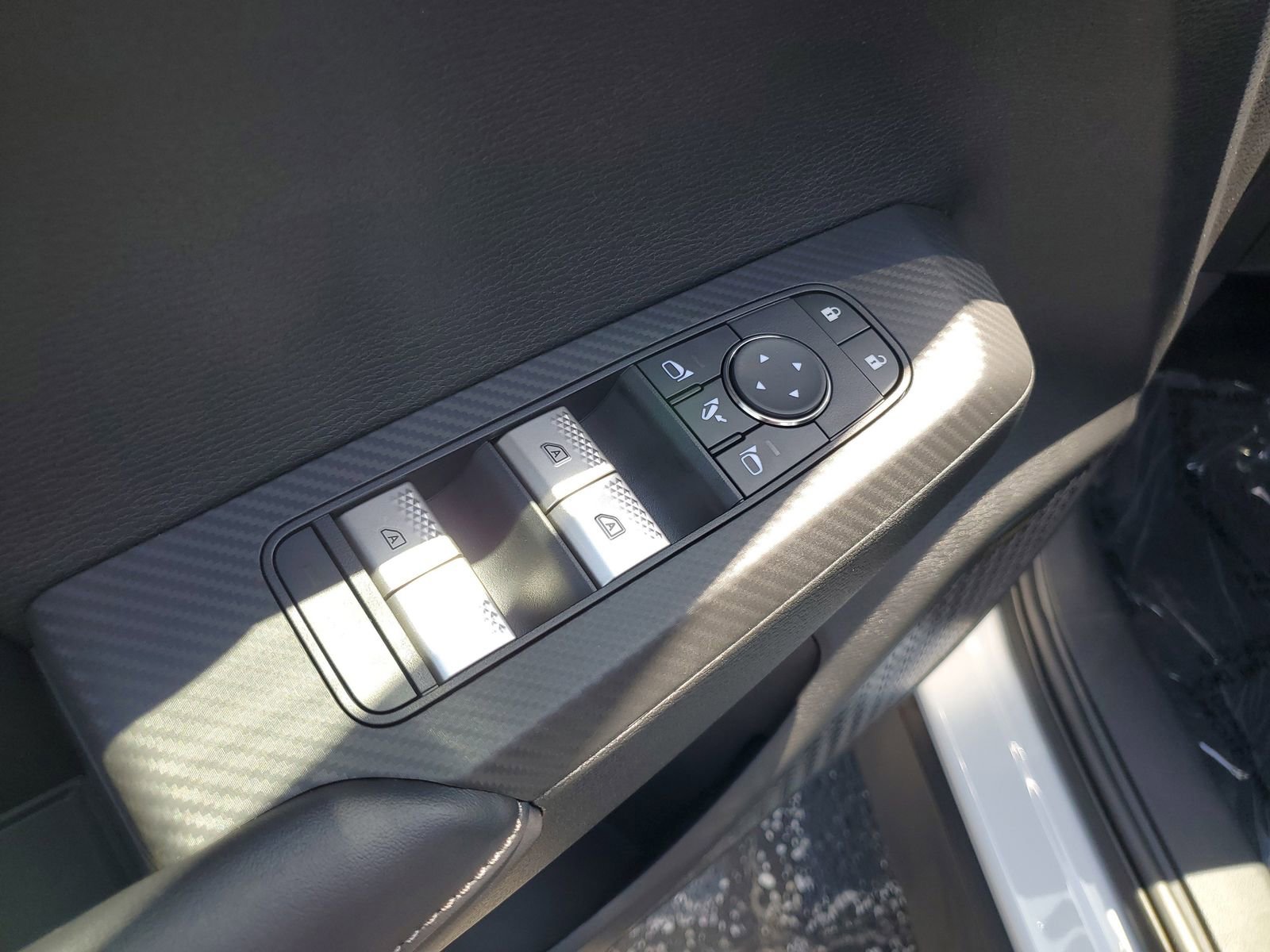 New 2025 Mitsubishi Outlander SE image 9